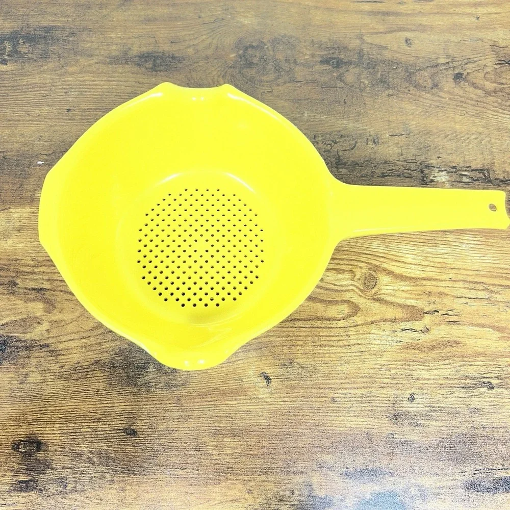 Vintage Rubbermaid‎ Yellow Colander Strainer Long Handle 1980s